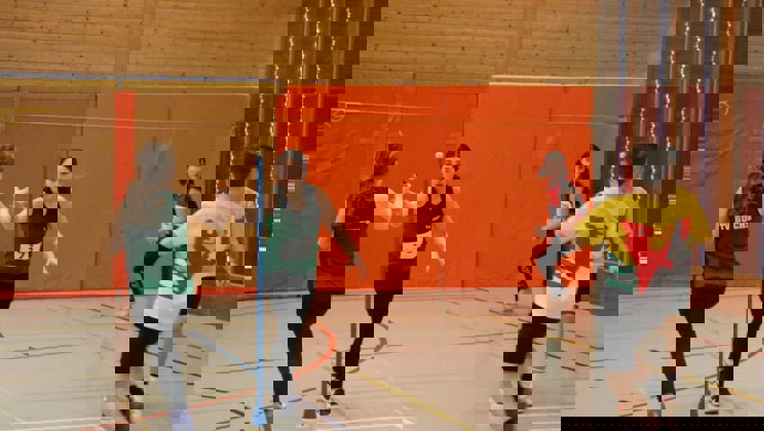  Die Stabübergaben beim TV Buchs haben im Stafettenlauf gut geklappt. 