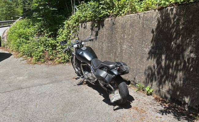 Motorradfahrer bei Kollision mit Auto verletzt