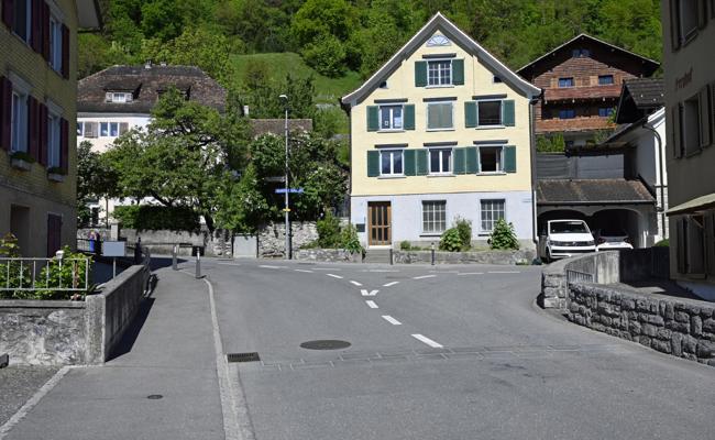 Schulwegsicherheit in Azmoos: Massnahmen zeigen Wirkung