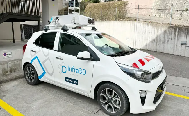 Digitaler Zwilling des Strassennetzes: Fahrzeug mit 360°-Panoramakamera und Laserscanner unterwegs