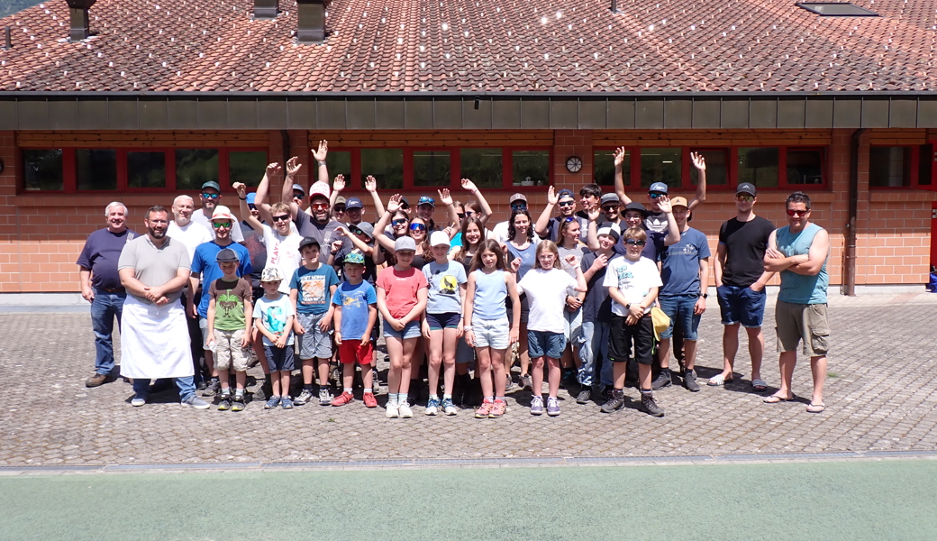 Die Freude steht allen Teilnehmenden ins Gesicht geschrieben: Pfingstlager der Pontoniere am Walensee.