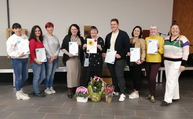 Helfen mit Lebensmitteln in der Ukraine sowie Sprachkursen in der Schweiz