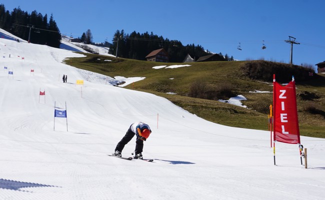 Wildhauser Kinder im Schnee: Ein Tag voller Spannung und Freude