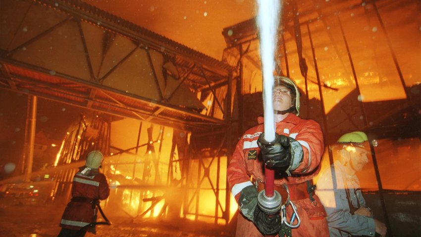 In der Nacht vom 22. auf den 23. Oktober 2000 brannte die legendäre Halle 7 nieder. In der Nacht vom 22. auf den 23. Oktober 2000 brannte die legendäre Halle 7 nieder.