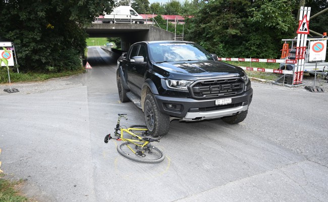 Velofahrerin mit Auto zusammengestossen – verletzt