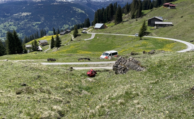 Gleitschirmpilot prallt heftig auf einen Stein