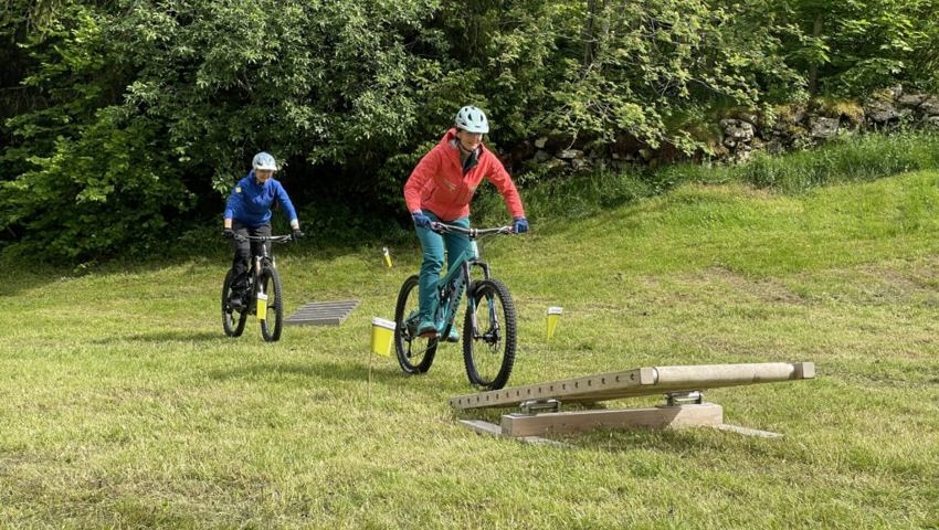  Mountainbike mal anderes - das Befahren der Hindernisse macht Spass und man lernt fahrerisch dazu. 