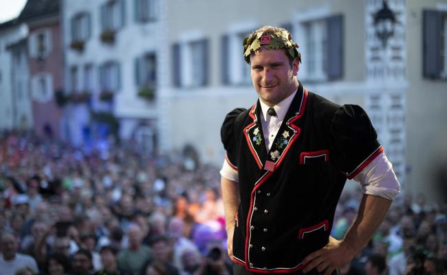 Der Schwingerkönig wurde mit Begeisterung empfangen: Armon Orlik im Festtrubel in der Bündner Herrschaft