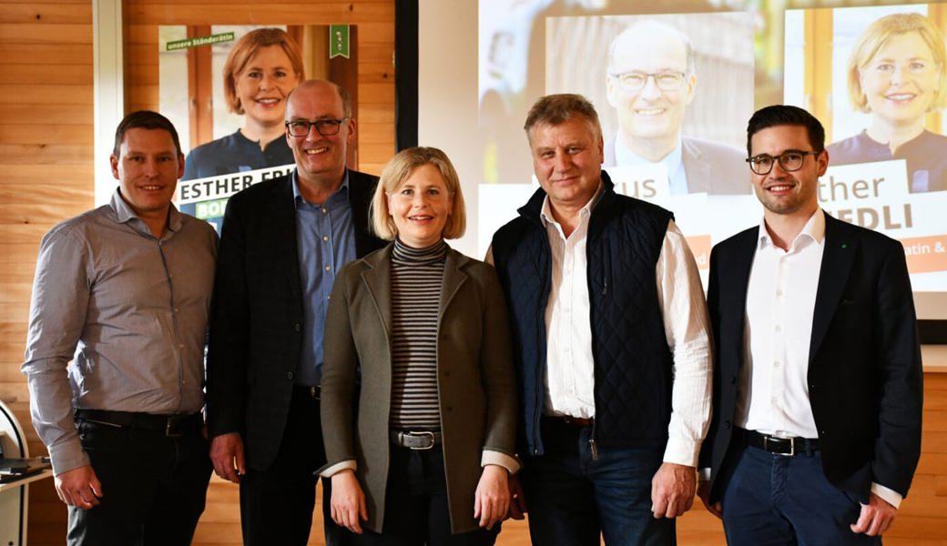  Von links: Michel Bokstaller, Kreispräsident SVP Werdenberg; Markus Ritter, Nationalrat Mitte / Präsident Bauernverband; Esther Friedli, SVP-Nationalrätin / Ständeratskandidatin; Beni Dürr, CEO Verdunova AG, Sascha Schmid, Kantonsrat SVP / Moderation. Bilder: Ramona Riedener