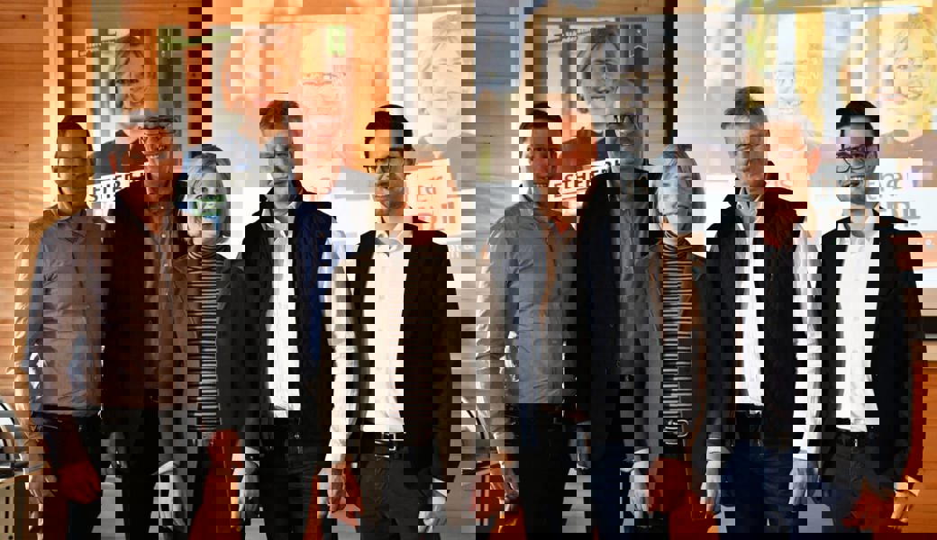  Von links: Michel Bokstaller, Kreispräsident SVP Werdenberg; Markus Ritter, Nationalrat Mitte / Präsident Bauernverband; Esther Friedli, SVP-Nationalrätin / Ständeratskandidatin; Beni Dürr, CEO Verdunova AG, Sascha Schmid, Kantonsrat SVP / Moderation. Bilder: Ramona Riedener