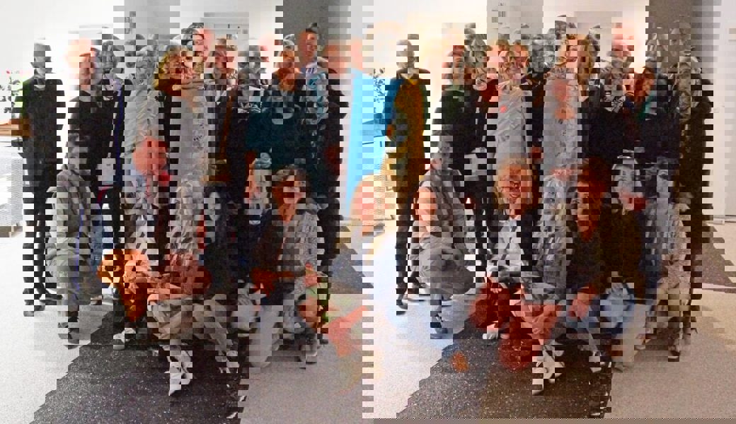  Ukrainische Flüchtlinge mit Hans Oppliger und Team (Ukrainisches Zentrum, Sevelen), Gert Gschwendtner und Mali Gubser (Stiftung Gedankenberg) sowie Mitglieder des Rotary Clubs Werdenberg. 