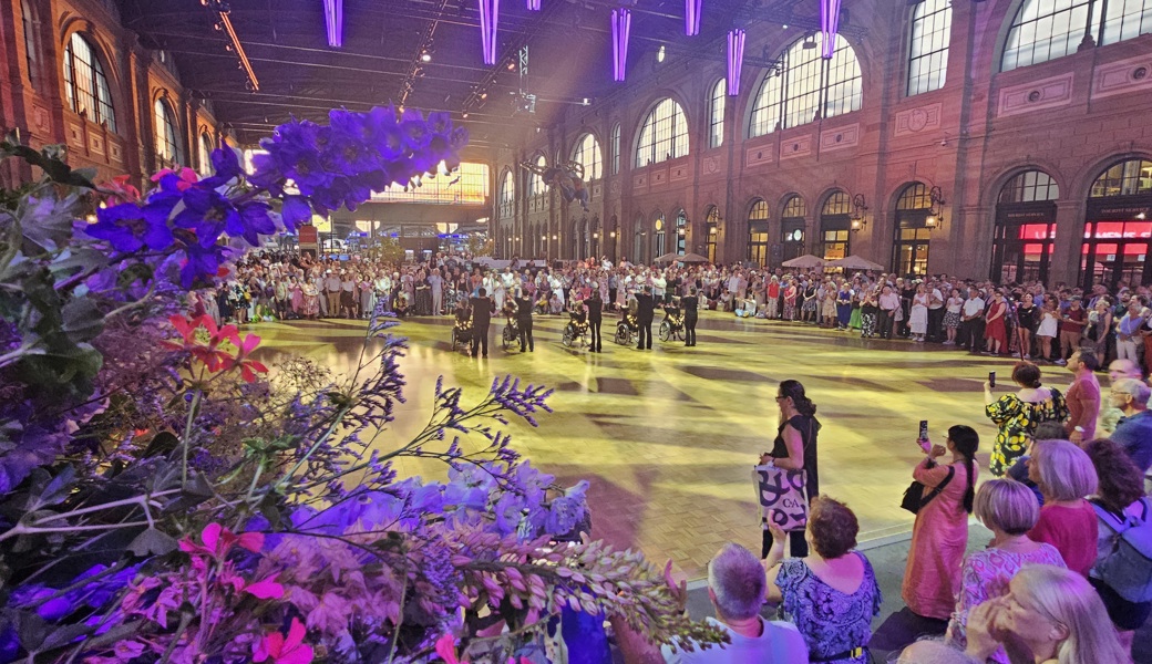 Die Rollstuhltanzgruppe aus Buchs glänzte beim Sommernachtsball in Zürich. 