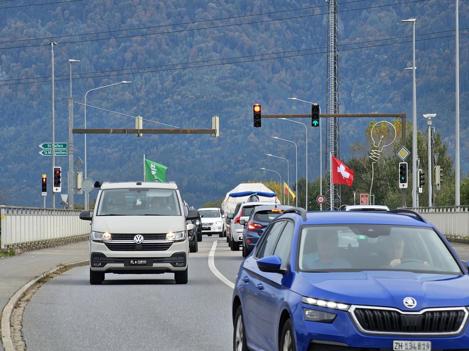 Pendlerinnen und Pendler sollen auf den ÖV umsteigen – oder aufs Velo umsatteln