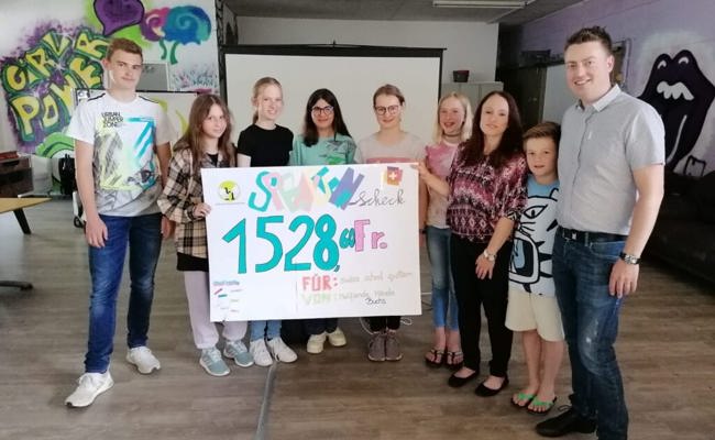 Erfolgreiche «Helfende Hände»: «swiss school system» mit Spendengeldern unterstützt