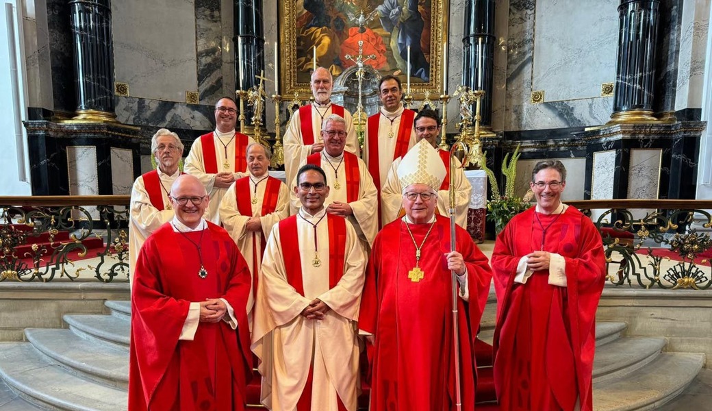 Das nicht ganz vollständige Domkapitel in diesem Frühling: Unter den Kanonikern werden Guido Scherrer (vorne links) und Beat Grögli (vorne rechts) die grössten Chancen aufs Bischofsamt eingeräumt. 