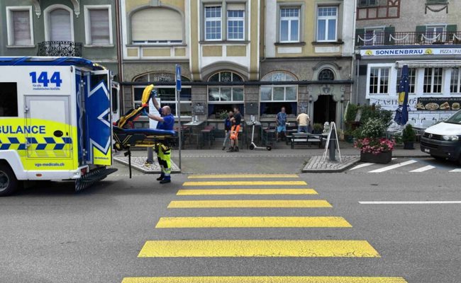 83-Jähriger übersieht 65-Jährigen in Rheineck auf Zebrastreifen und fährt ihn an