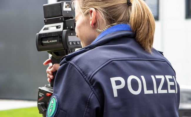 Motorradfahrer mit 104 Sachen durch Gams unterwegs