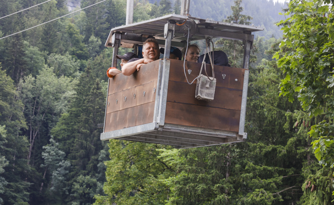 Selunbahn hängt in der Schwebe