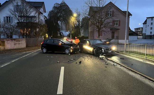 Zwei Verletzte bei Kollision im Morgenverkehr