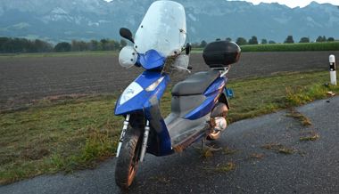 17-Jährige verletzt sich bei Unfall mit Roller leicht