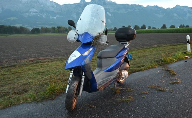 17-Jährige verletzt sich bei Unfall mit Roller leicht
