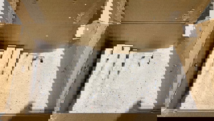  Gut versteckt, doch Mitarbeitende des Bundesamts für Zoll und Grenzsicherheit waren auf zack und fanden die Smartphones in den Waschmittelkartons. 