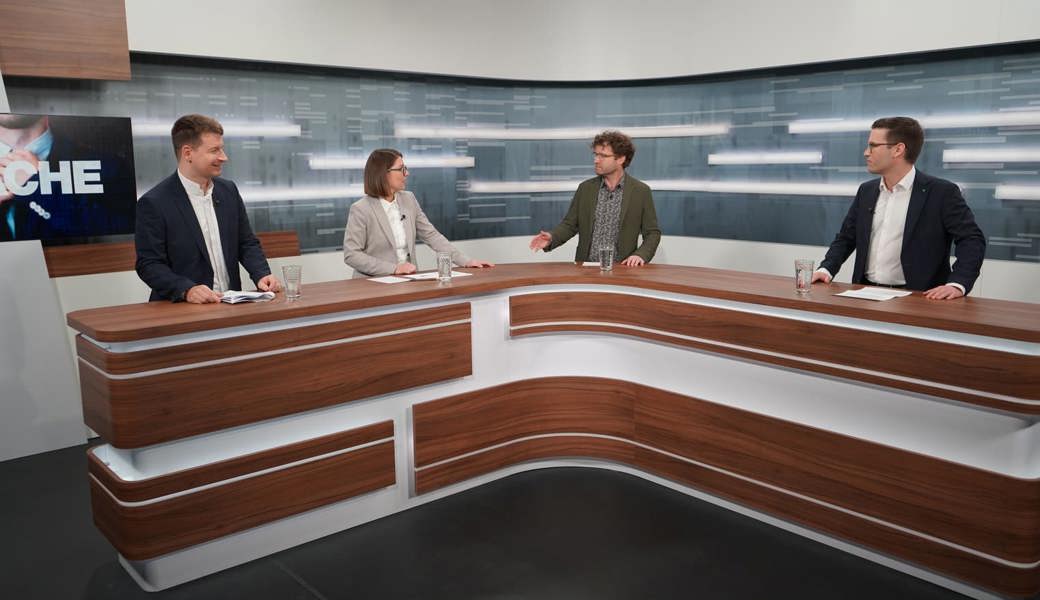 Pascal Vuichard, HSG-Dozent für Management von Klimalösungen, Franziska Ryser, St.Galler Grünen-Nationalrätin, Stefan Schmid, Tagblatt-Chefredaktor, und Sascha Schmid, SVP-Fraktionschef im St.Galler Kantonsrat, diskutieren in der TVO-Sendung «Zur Sache». 
