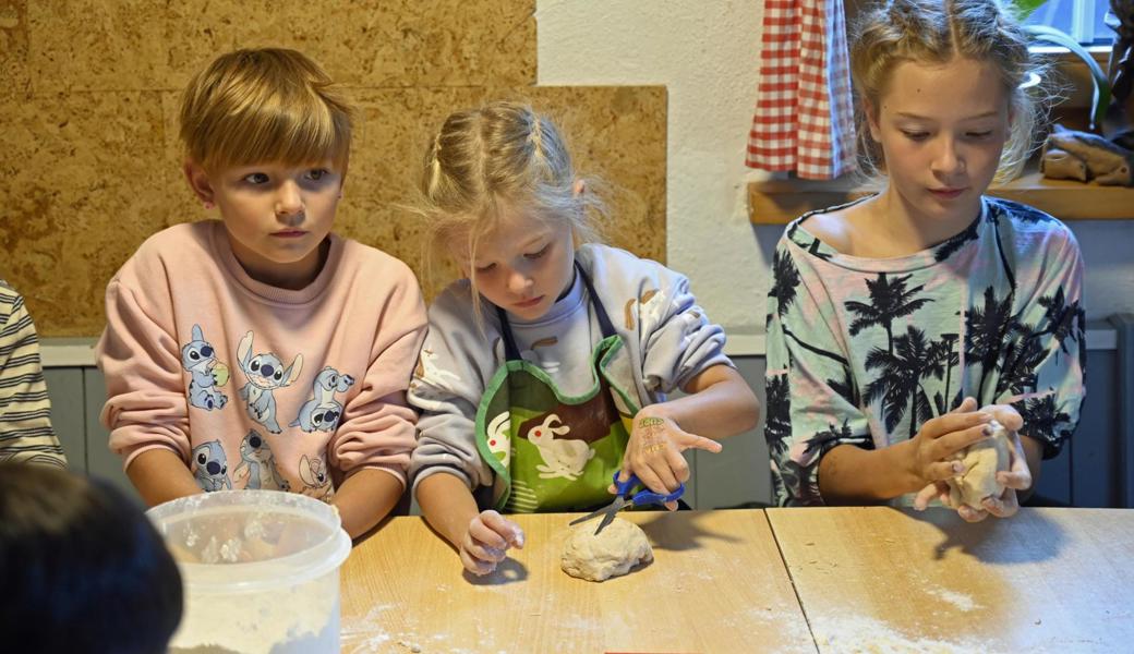 Neues entdecken: Kinder nutzen Herbstferien zum Backen und Nähen