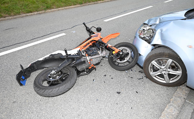 16-Jähriger Töfffahrer bei Unfall erheblich verletzt