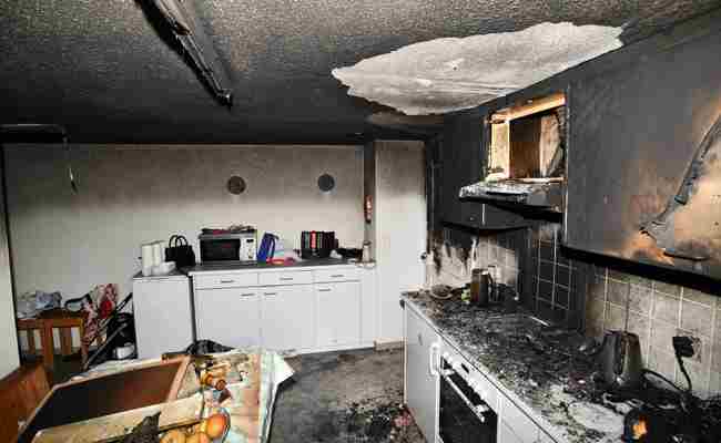 Küchenbrand fordert zwei Leichtverletzte