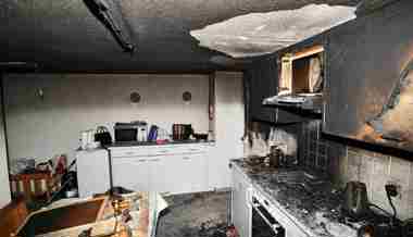 Küchenbrand fordert zwei Leichtverletzte