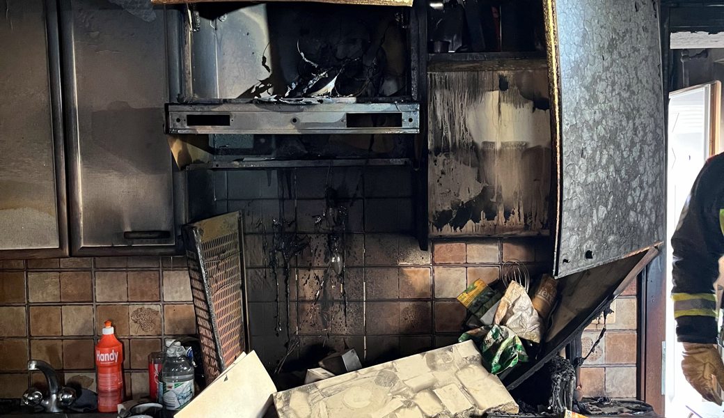 Wohnung nach Küchenbrand unbewohnbar – Brandursache unklar
