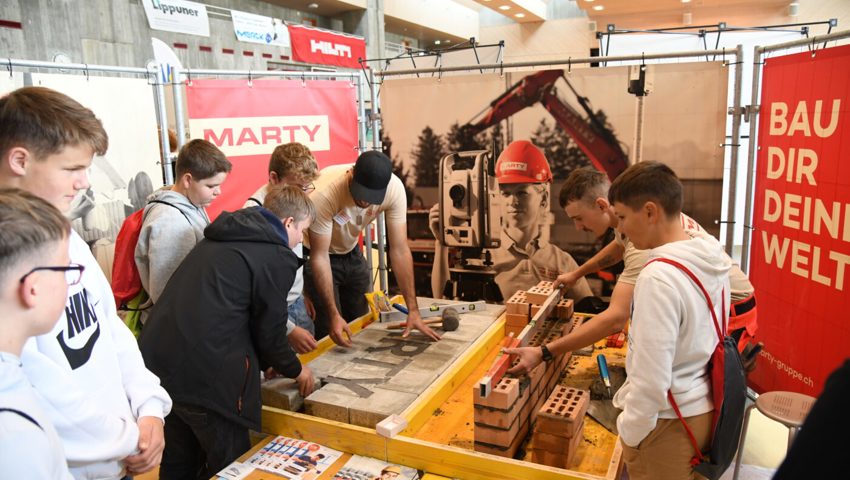  Bei vielen Ausstellern durften die Jugendlichen selber Hand anlegen.