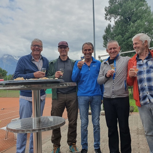 Die Senioren 65+ des TC Sevelen stiegen in die NLA auf.