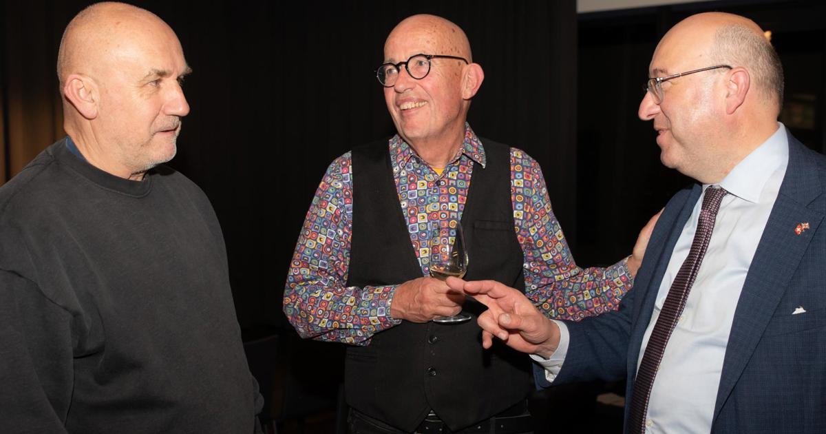 Franz Noser presents subtle images of home: Celebrities galore at ...