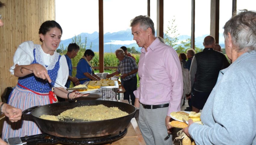  Nach der Theorie dann die Praxis, Polentaschnitten mit Käse aus dem Friaul und Rheintaler Ribelmais mit Apfelmuss aus der Region. 