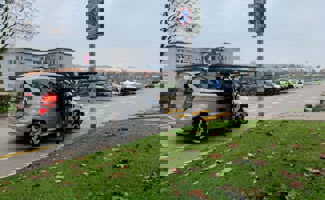 Es wäre eine Einschränkung des Grundrechts: Die Bundesverfassung erlaubt «Elterntaxis»