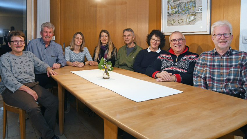 Vorstand, Sekretariat und Geschäftsstelle lenken das Vereinsgeschehen (von links): Silvia Bucheli, Turi Tomasi, Melanie Fretz, Käthi Sulser, Ellero Ziegler, Theres Fäh, Werner Wyniger und Hans Ludescher.