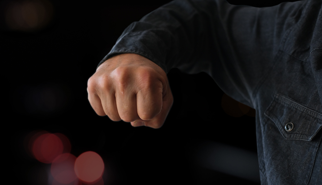 Der Mann wurde auf dem Bahnsteig angegriffen.