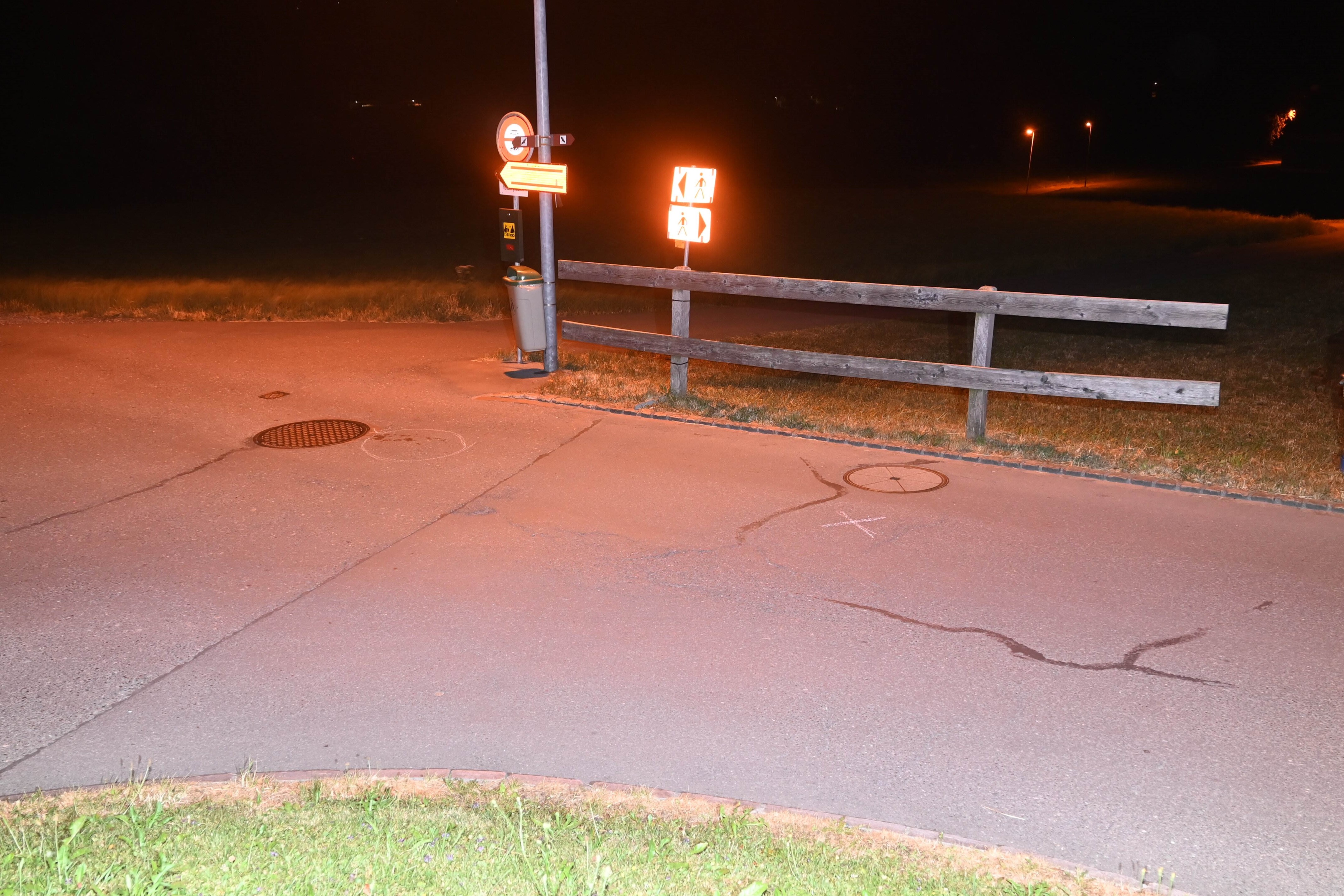 Fussgängerin von Motorrad angefahren: Polizei sucht nach Zeugen