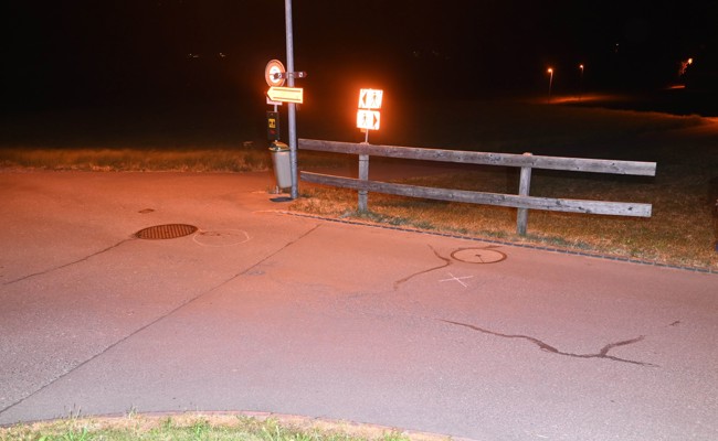 Fussgängerin von Motorrad angefahren: Polizei sucht nach Zeugen