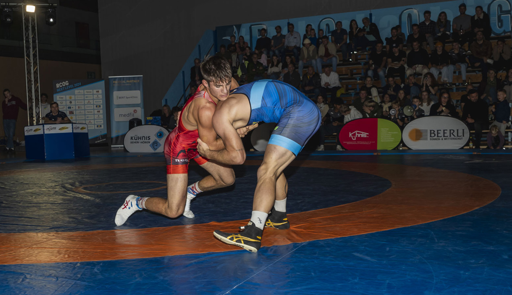 Maurus Zogg (rotes Trikot) holte dank seines Schultersiegs die Maximalpunktzahl. 