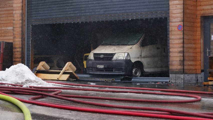  Bereit zur Auslieferung: Im Transporter lag die fertiggestellte Haustüre, welche nicht versichert war. 