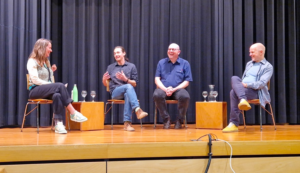Angeregte Diskussion mit Bettina Walch, Fred Rohrer, Mathias Plüss und Fred Frohofer (von links).