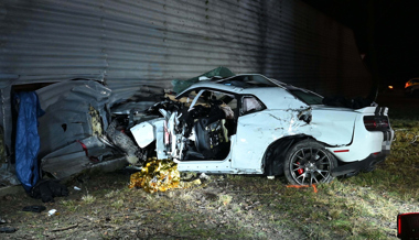 Fünf Menschen bei Autounfall verletzt