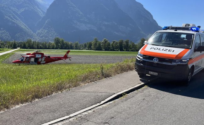 Zusammenstoss zwischen zwei E-Bikes: 78-jährige Frau schwer verletzt