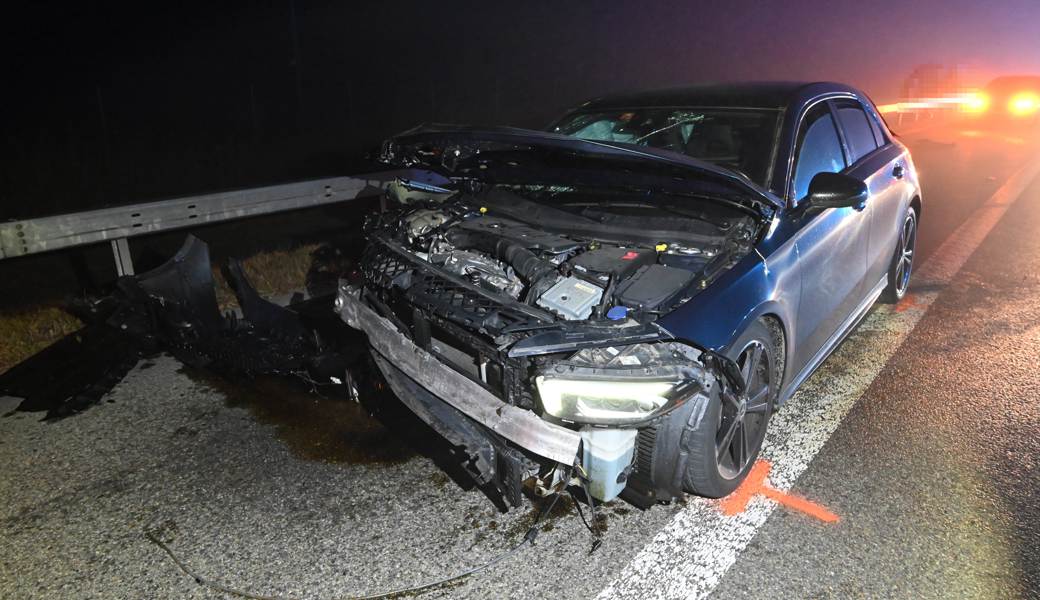 Drei Personen wurden leicht verletzt.