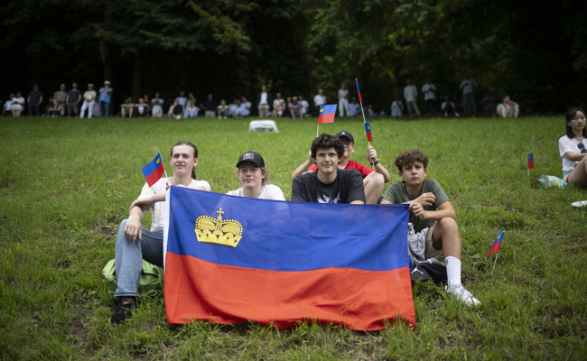 Die Fürstenfamilie und das Volk feiern heute