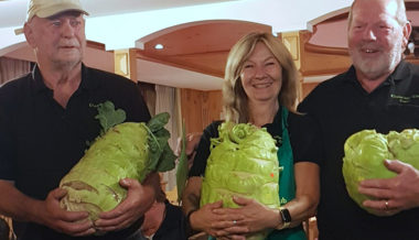 Wägeta ergab klare Siegerin: Der schwerste Cholrabi gehört Barbara Fratschöl