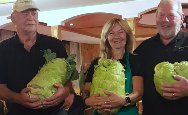 Wägeta ergab klare Siegerin: Der schwerste Cholrabi gehört Barbara Fratschöl